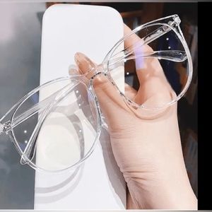 New Arrival Fashionable Retro Clear Eyeglasses - Round/ Shape blocks blue light